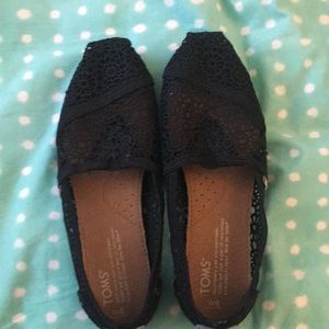 Black lace Toms